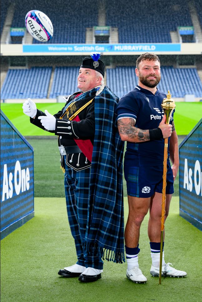 
Drum Major George Blair and the Scotland Rugby player Rory Sutherland<span class=